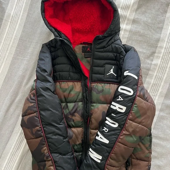 Nike Jordan Camouflage Puffer Jacket - Picture 2 of 5
